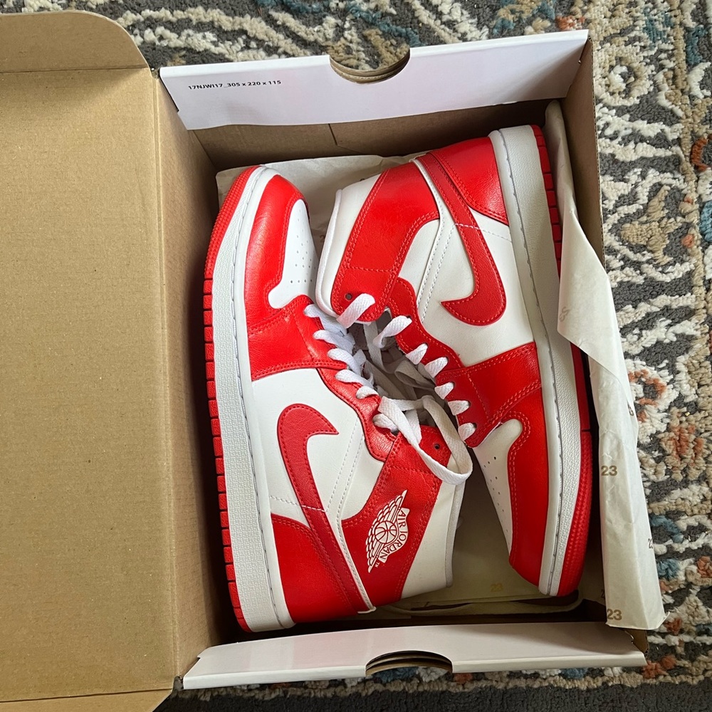 Nike women’s Air Jordan 1 Mid